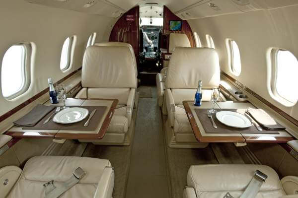 learjet-60-interior-seating.jpg